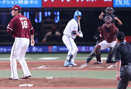 西武対楽天　1回裏西武1死一塁、ボークをとられる田中将（撮影・河野匠）