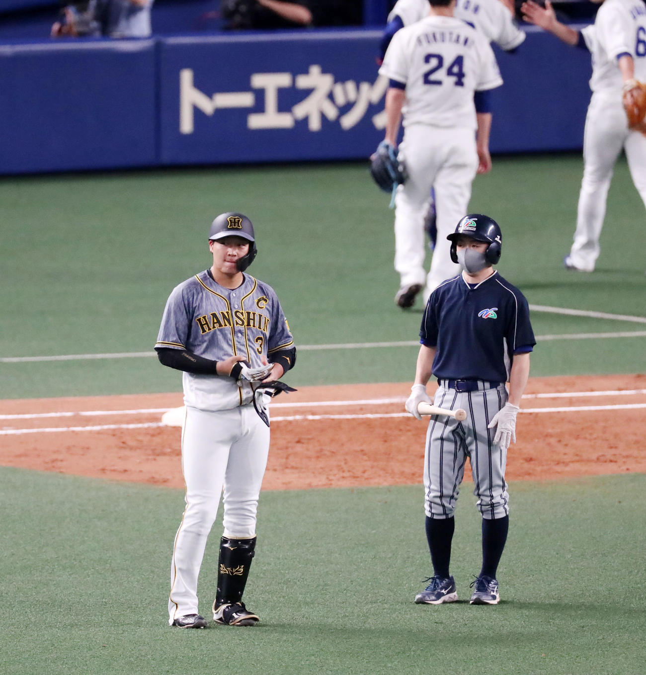 中日対阪神　3回表阪神2死二、三塁、大山は右飛に倒れ悔しそうな表情を見せる（撮影・加藤哉）