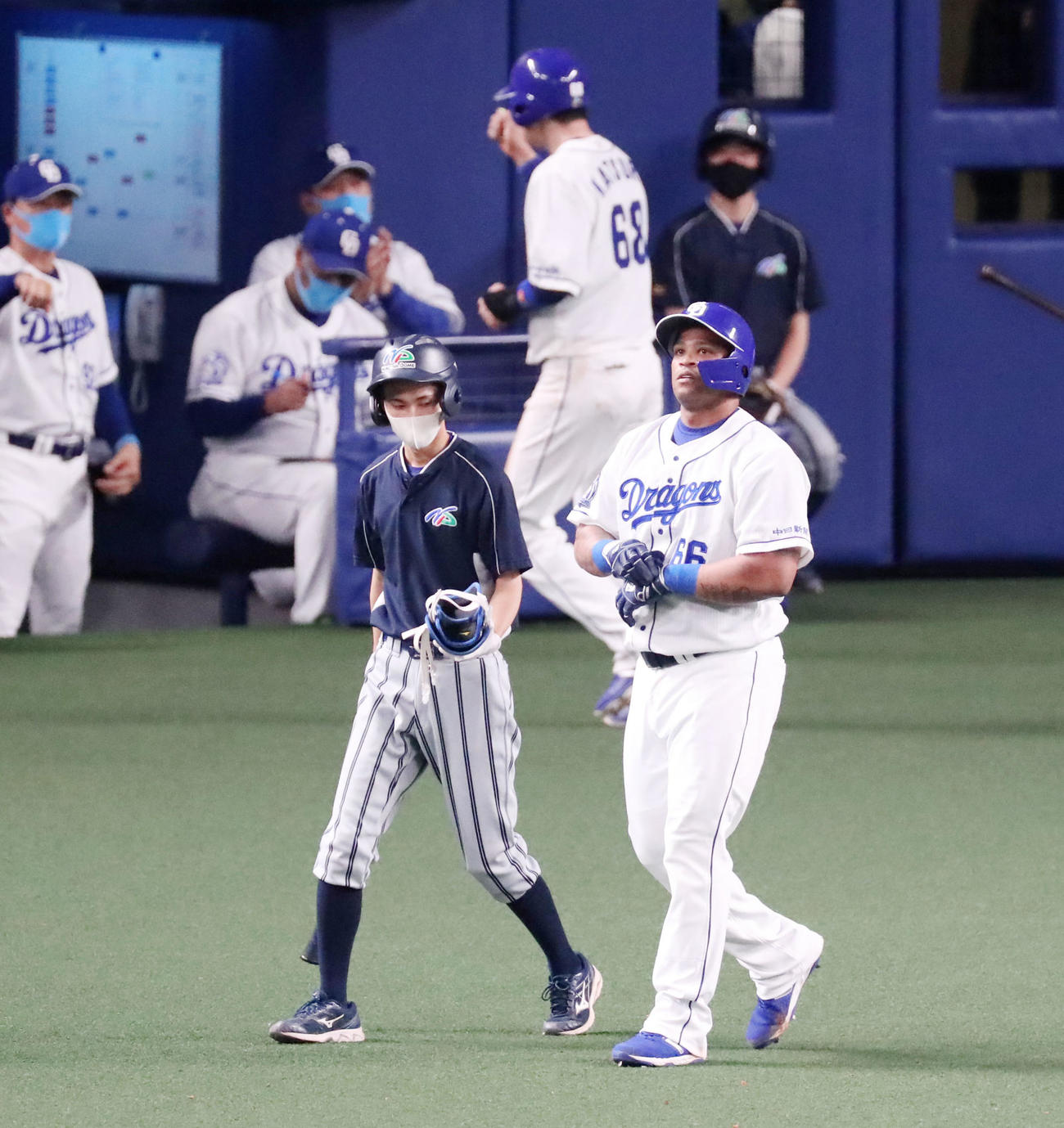 中日対阪神　7回裏中日2死満塁、ビシエドは四球を選んで押し出しとなる（撮影・加藤哉）