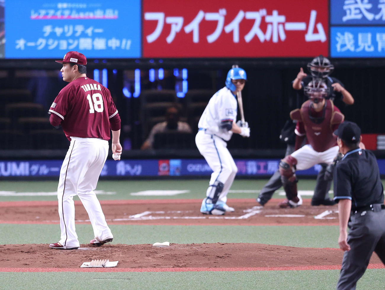 西武対楽天　1回裏西武1死一塁、ボークをとられる田中将（撮影・河野匠）