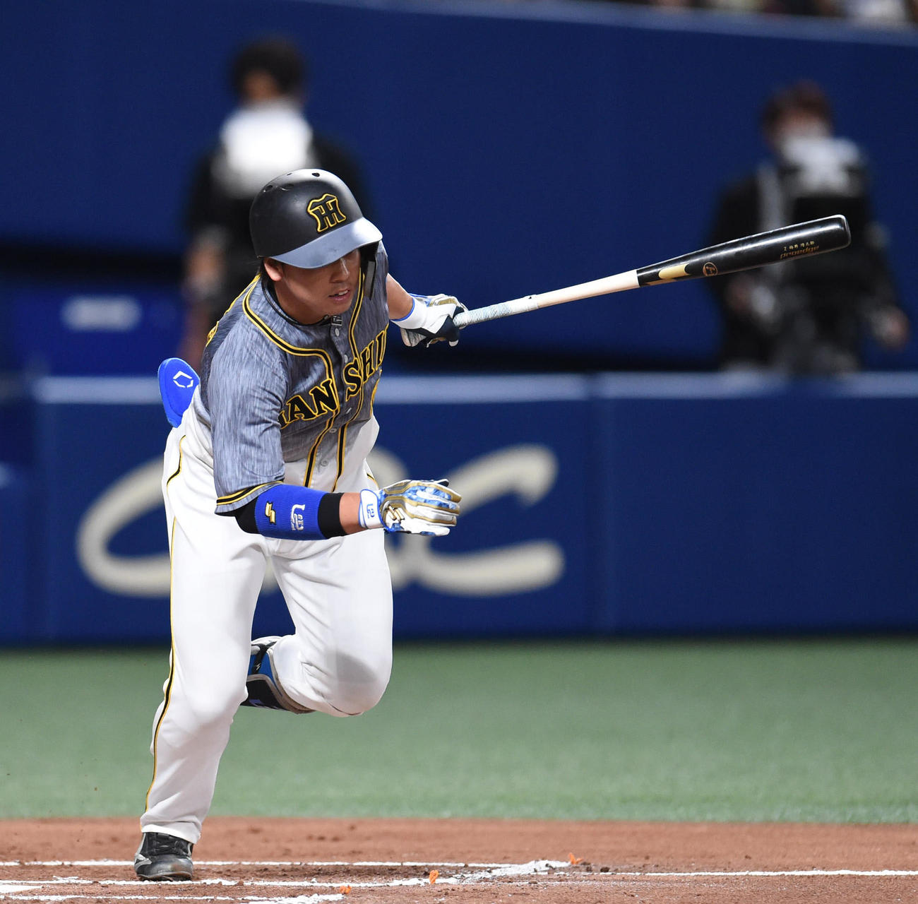 中日対阪神　3回表阪神無死、右前安打を放つ梅野（撮影・森本幸一）