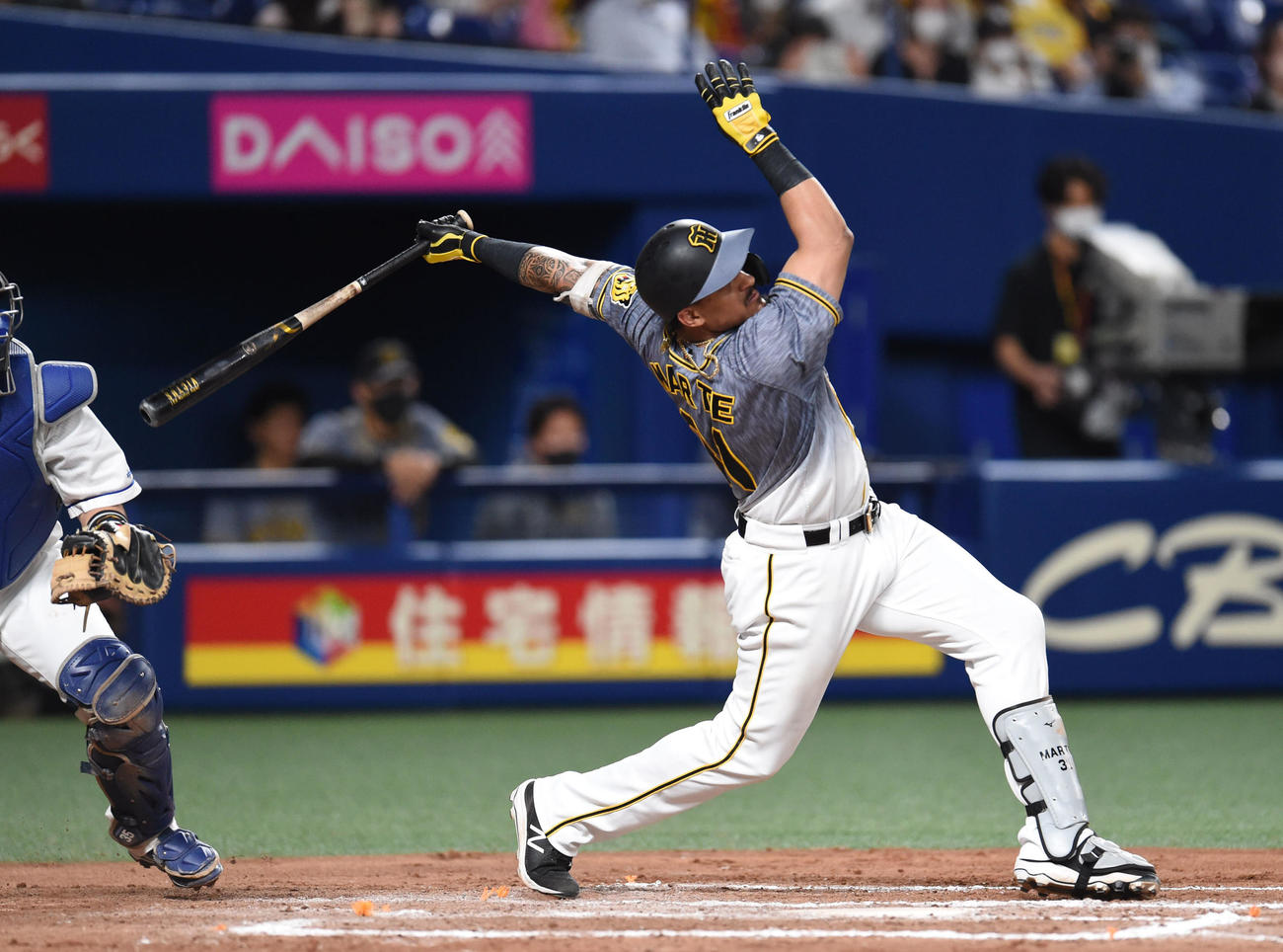 中日対阪神　9回表阪神1死一塁、右越え適時二塁打を放つマルテ（撮影・森本幸一）