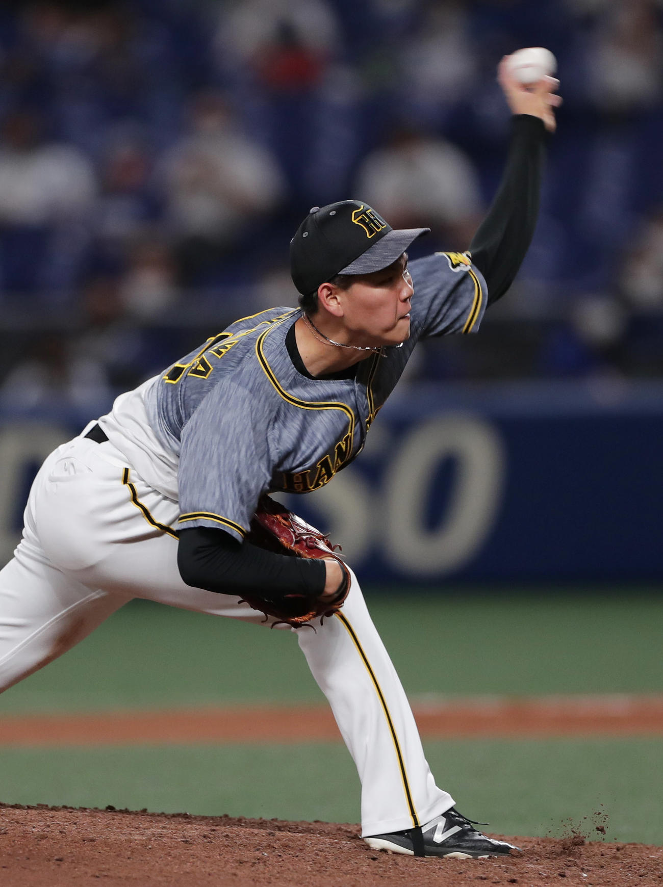 中日対阪神　8回裏、阪神2番手で登板する及川（撮影・前田充）