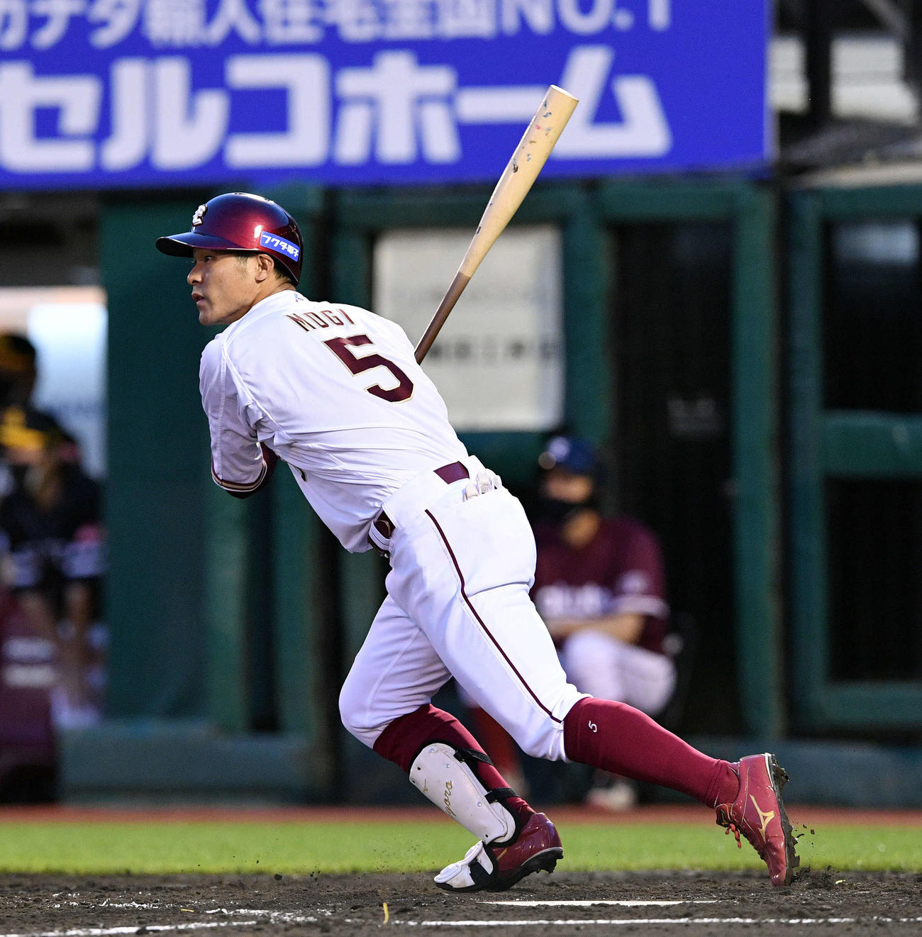 楽天対ソフトバンク　3回裏楽天1死二塁、茂木は中前適時打を放つ（撮影・滝沢徹郎）