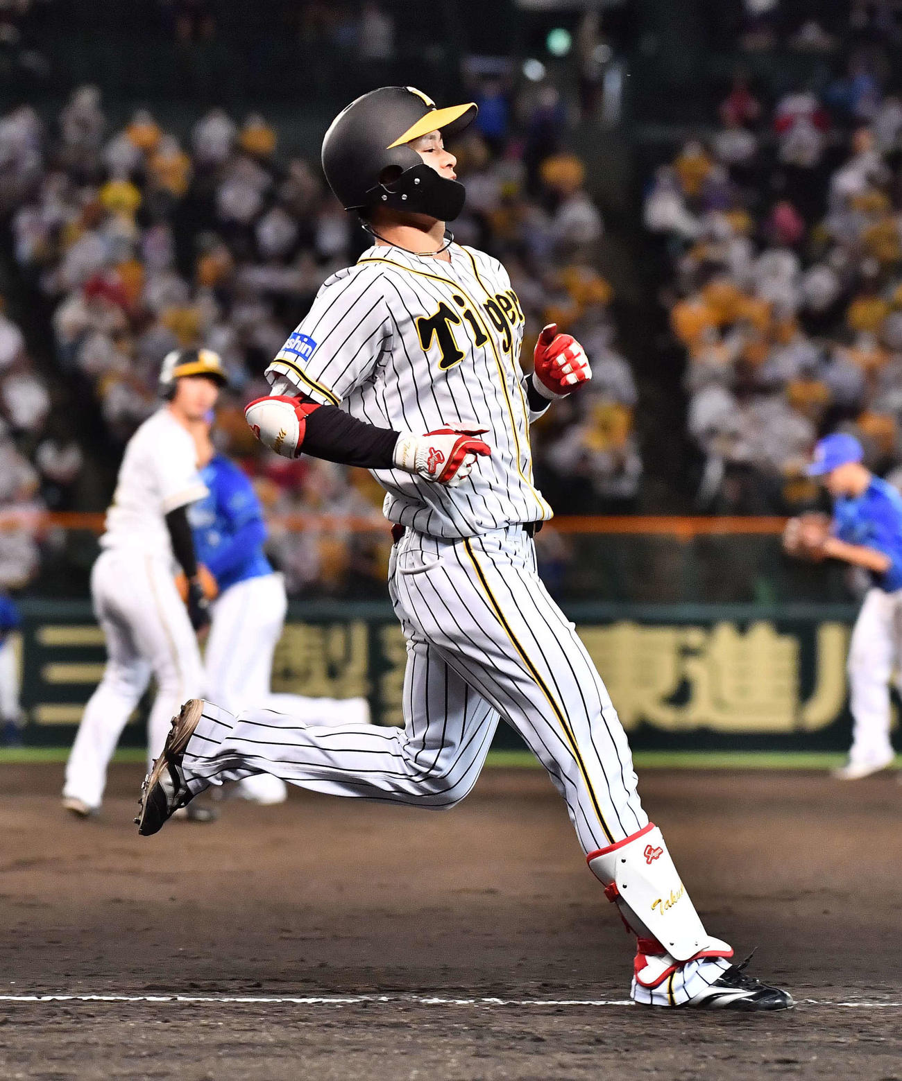 阪神対DeNA 8回裏阪神1死一、三塁、二塁併殺打に倒れる中野（撮影・上田博志）