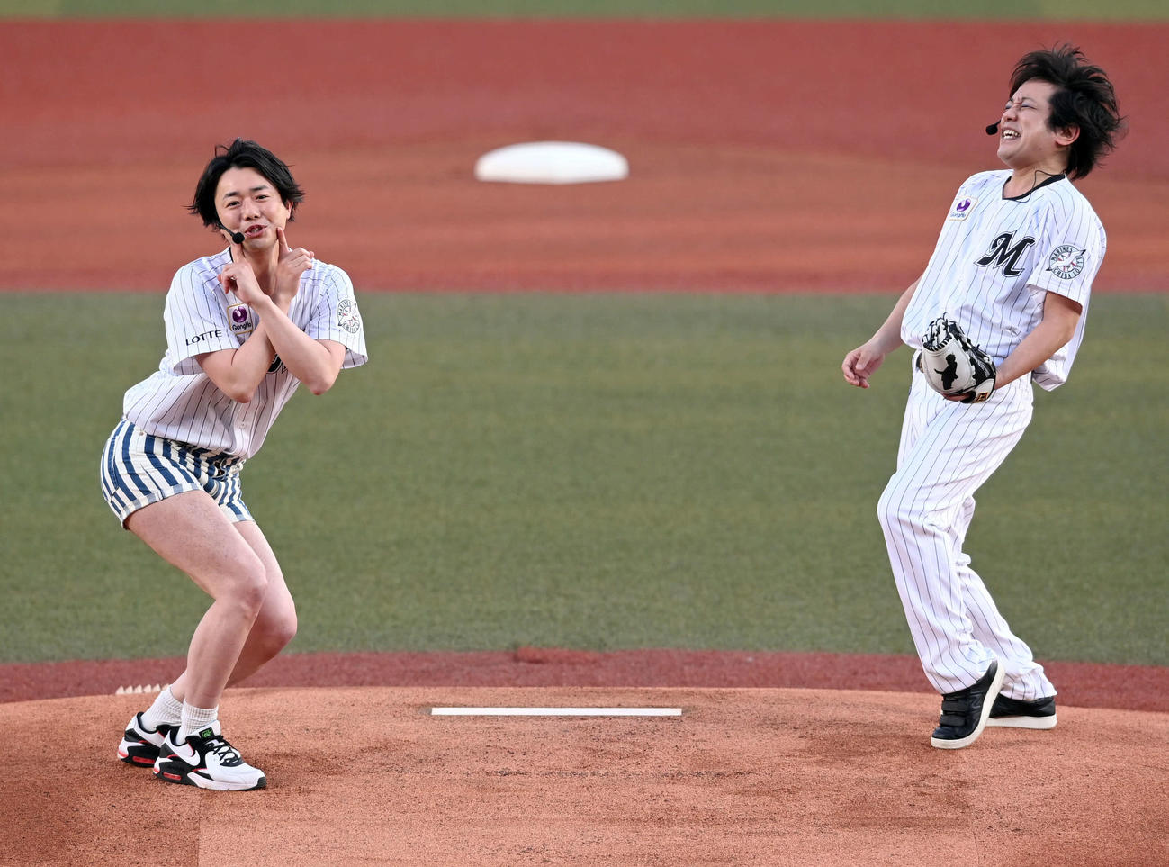 ぺこぱのシュウペイ（左）と松陰寺太勇（2021年4月20日撮影）