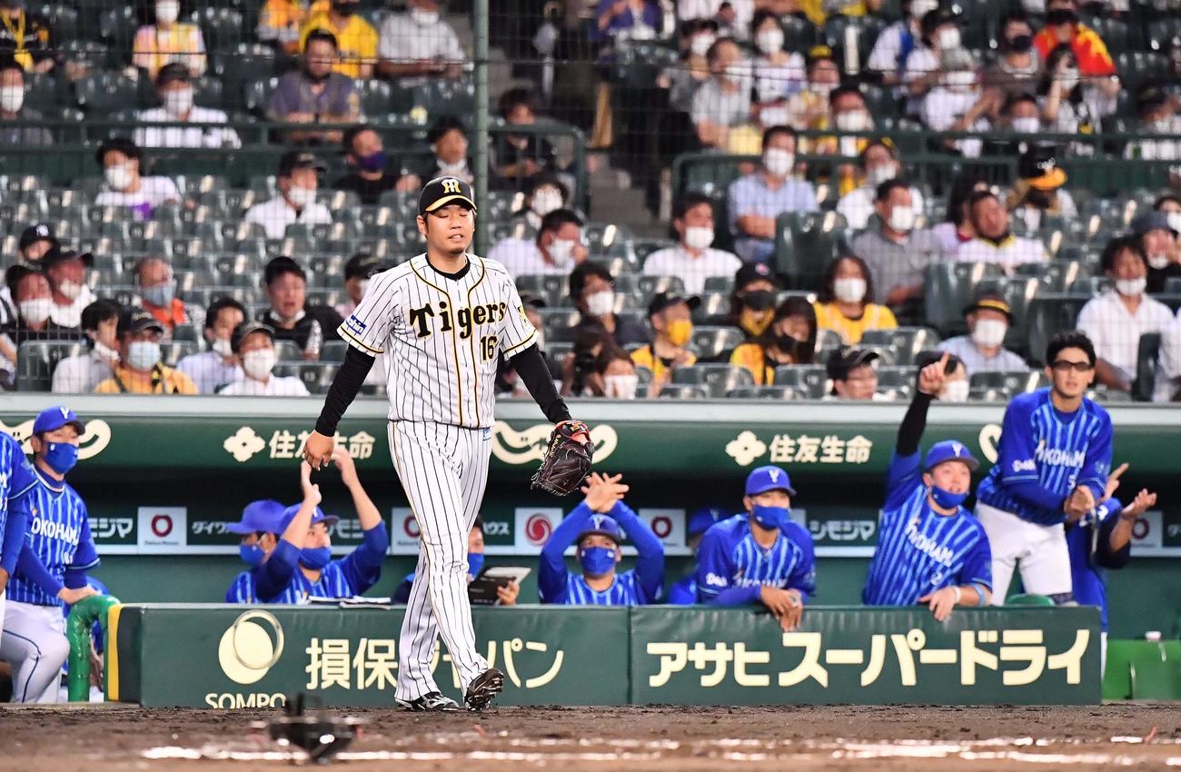 阪神対DeNA 6回表DeNA1死一、二塁、タイラー・オースティンに右前に適時打を浴び悔しそうな表情を見せる西勇（撮影・上田博志）