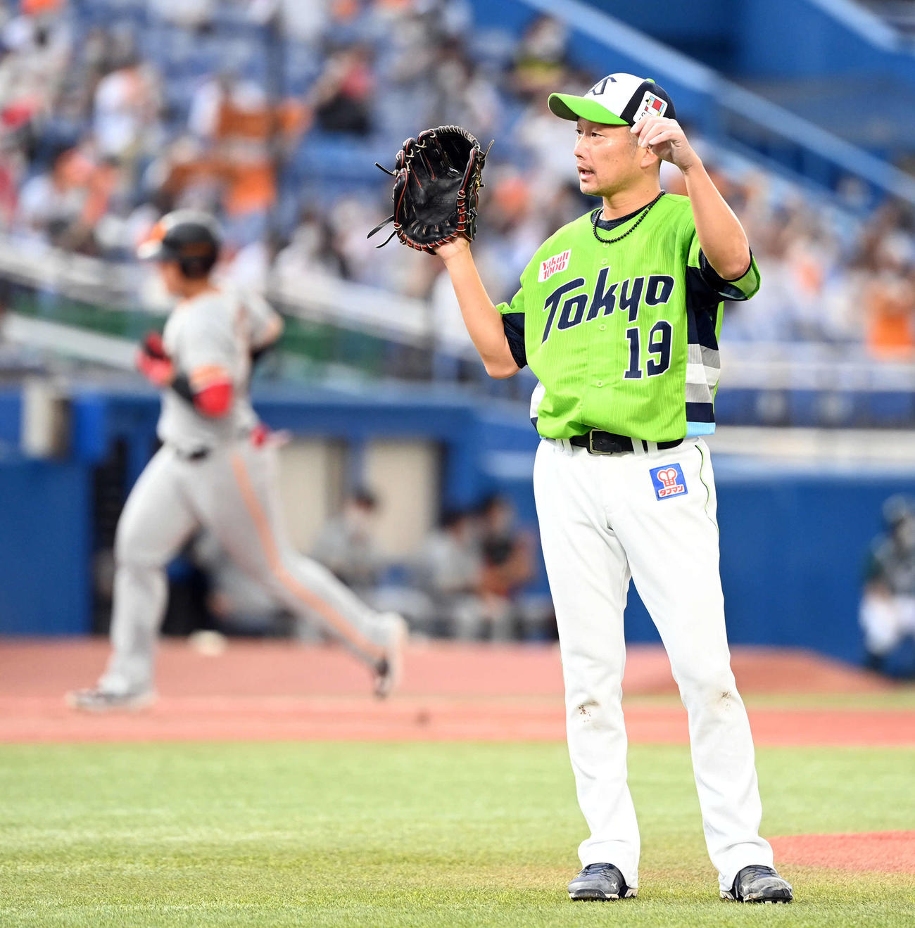 ヤクルト対巨人　3回表巨人1死一、二塁、岡本和に3点本塁打を浴びる石川（撮影・たえ見朱実）