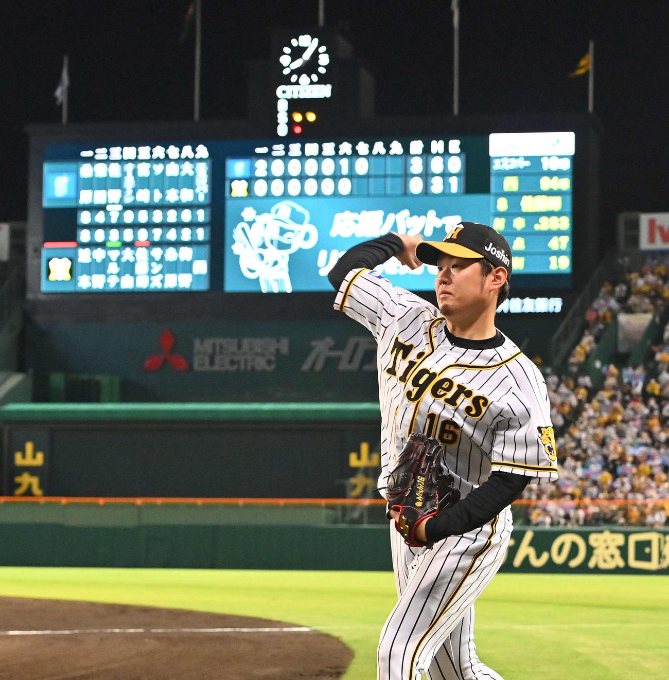 阪神対DeNA　イニング間に投球練習をする西勇（撮影・上田博志）