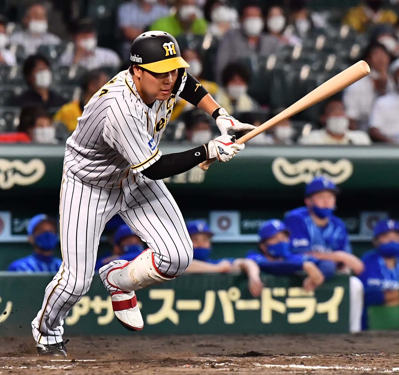 阪神対DeNA 9回裏阪神1死、右前打を放つ大山（撮影・上田博志）