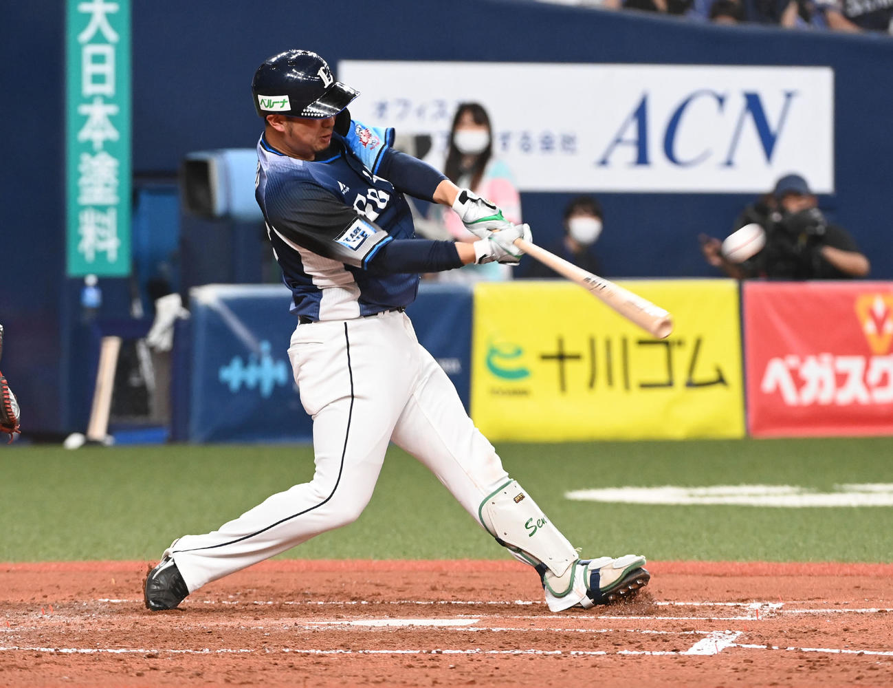 オリックス対西武　3回表西武無死一塁、柘植は左越え2点本塁打を放つ（撮影・前岡正明）