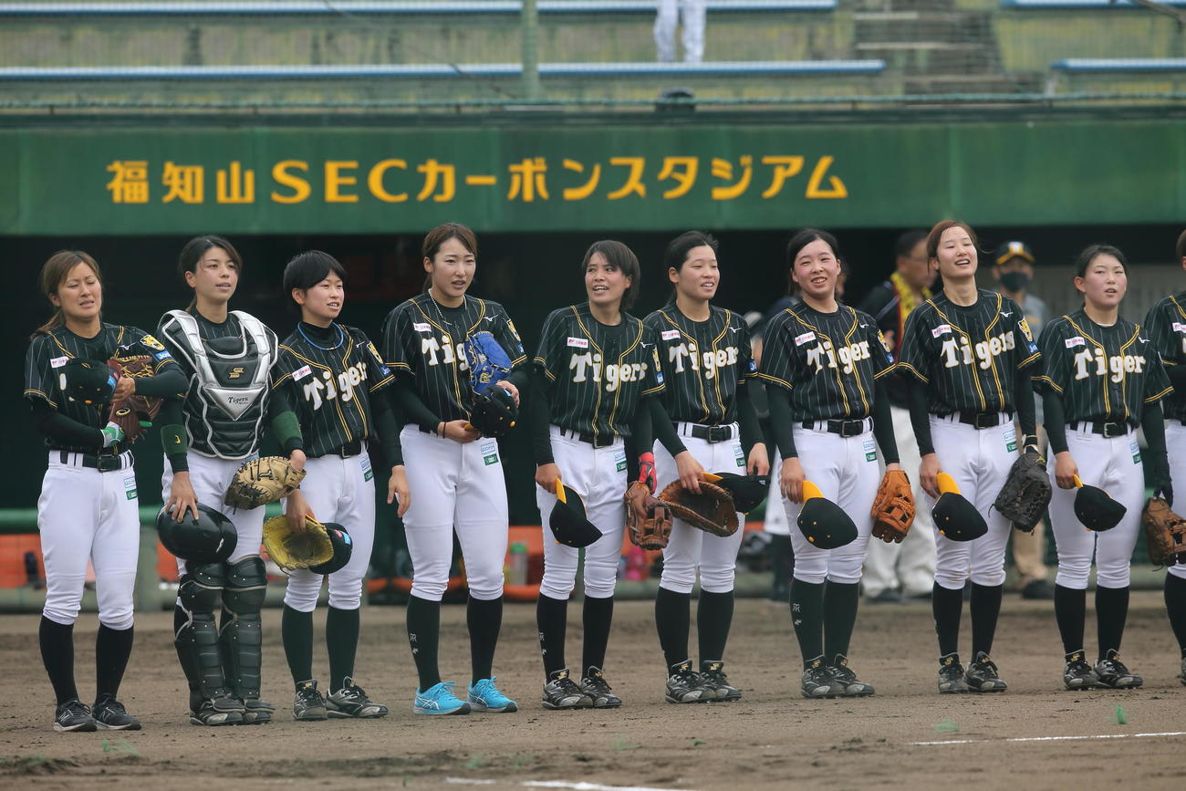 第12回関西女子硬式野球選手権ラッキートーナメント大会・準々決勝で「和歌山Regina」に10－0で4回コールド勝ちした「阪神タイガースWomen」（阪神タイガースWomen提供）