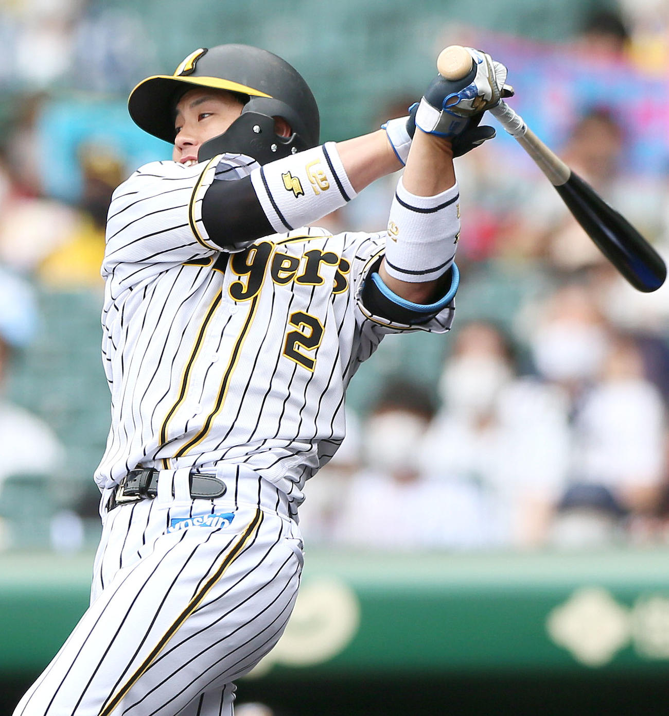 阪神対DeNA 2回裏阪神2死一、二塁、梅野は先制の中前適時打を放つ（撮影・上山淳一）