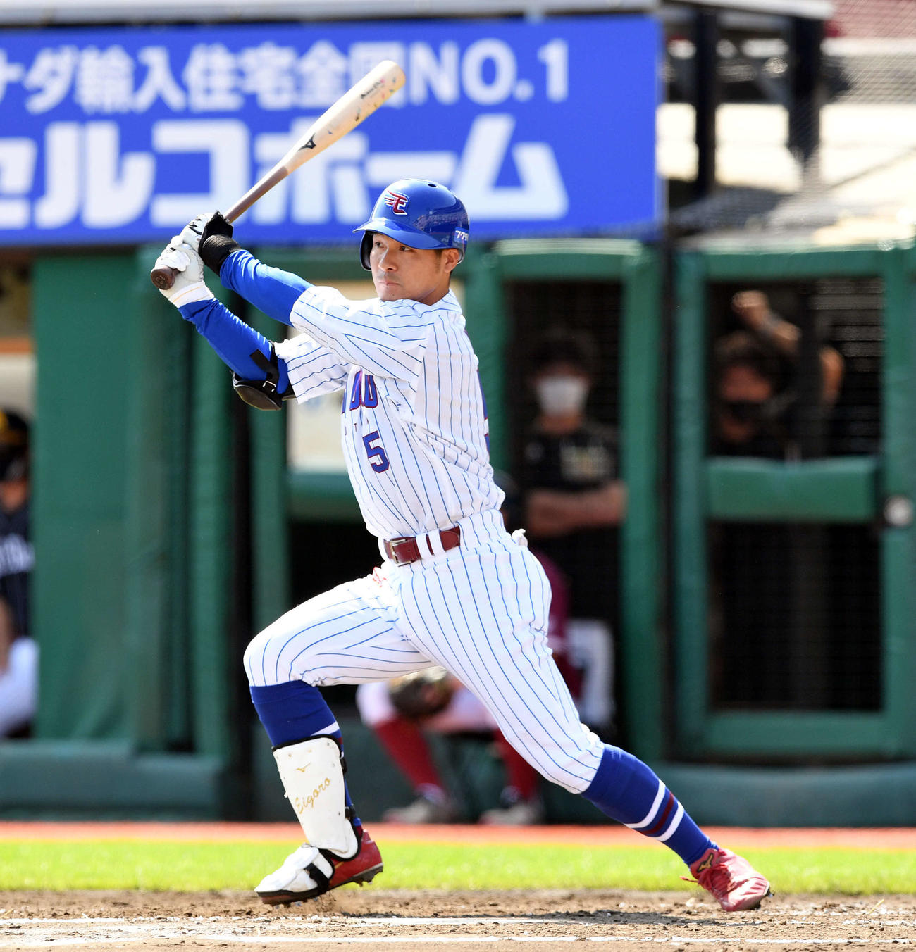 楽天対ソフトバンク　1回裏楽天2死満塁、茂木は逆転の3点適時三塁打を放つ（撮影・滝沢徹郎）