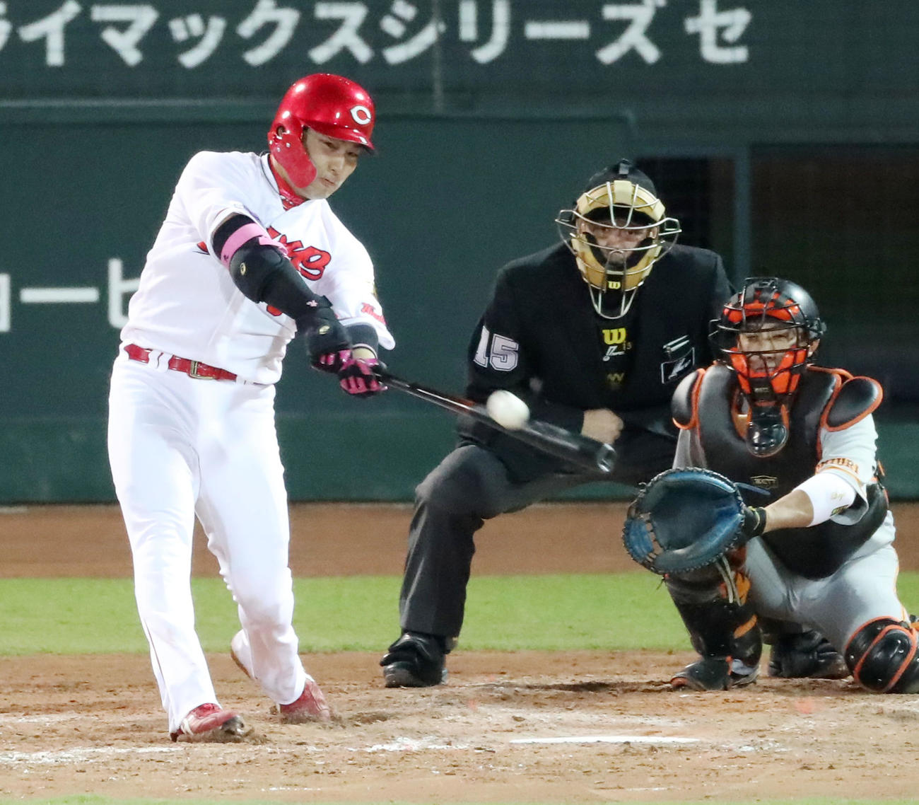 18年　マツダスタジアムで本塁打を放つ丸佳浩