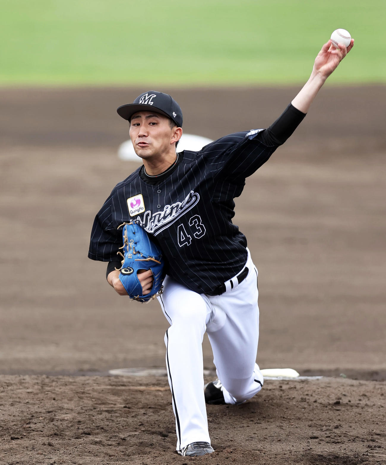 4勝目を挙げたロッテ先発の小島（撮影・垰建太）