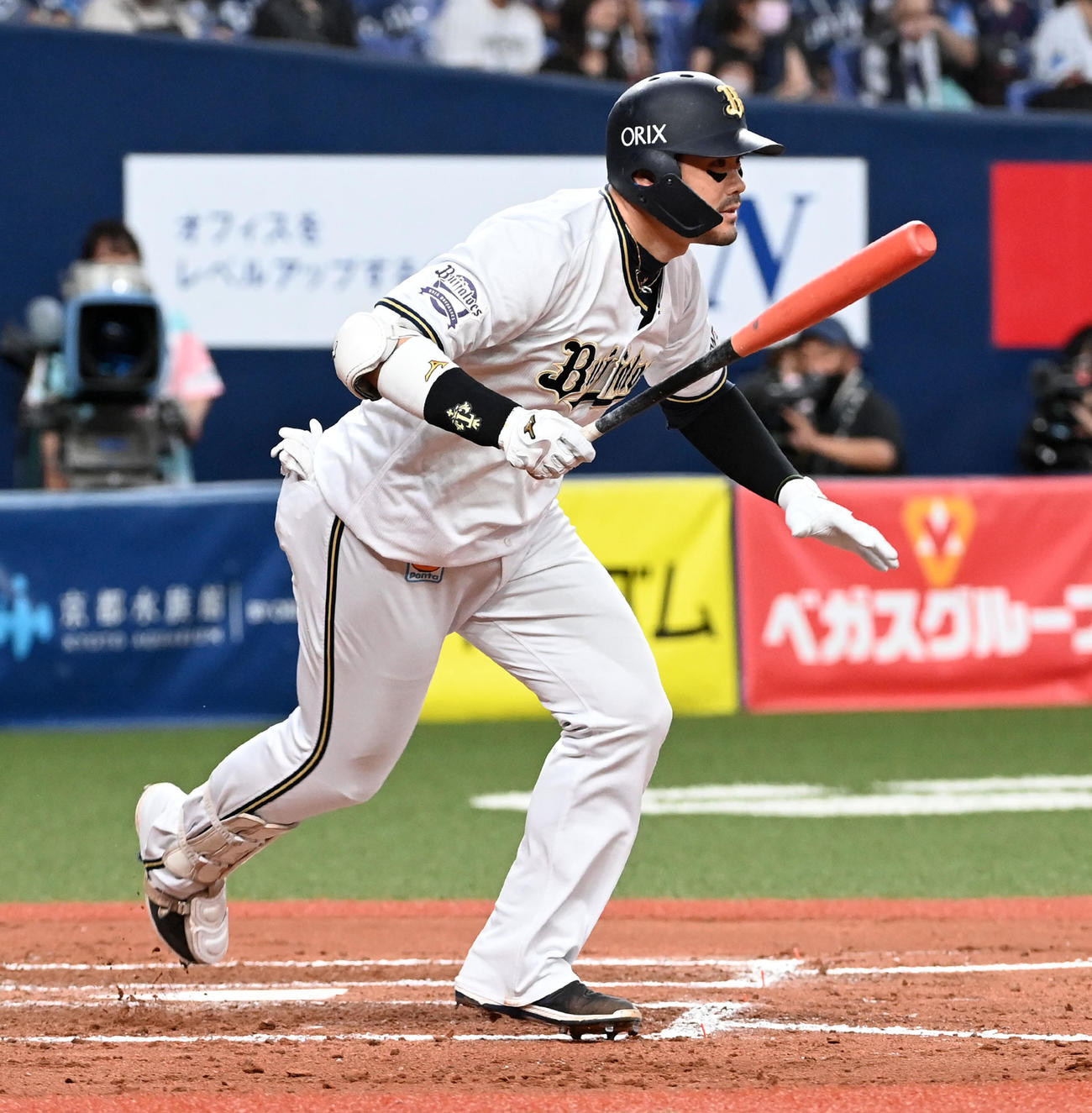 オリックス対西武　7回裏オリックス1死三塁、T－岡田は右前適時打を放つ（撮影・前岡正明）