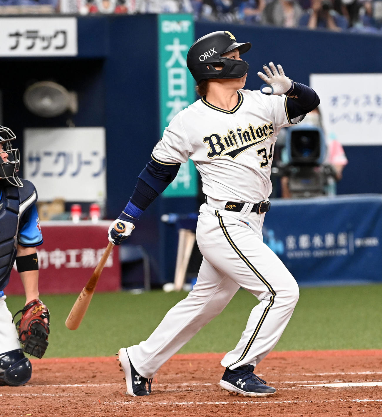 オリックス対西武　5回裏オリックス1死一、二塁、吉田正はバックスクリーンへ3点本塁打を放つ（撮影・前岡正明）