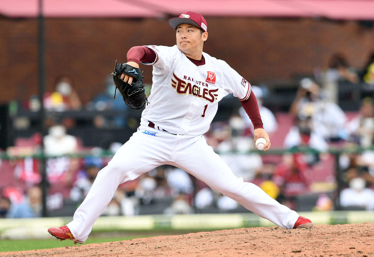 楽天対ソフトバンク　9回、楽天4番手で登板し試合を締めた松井（撮影・滝沢徹郎）