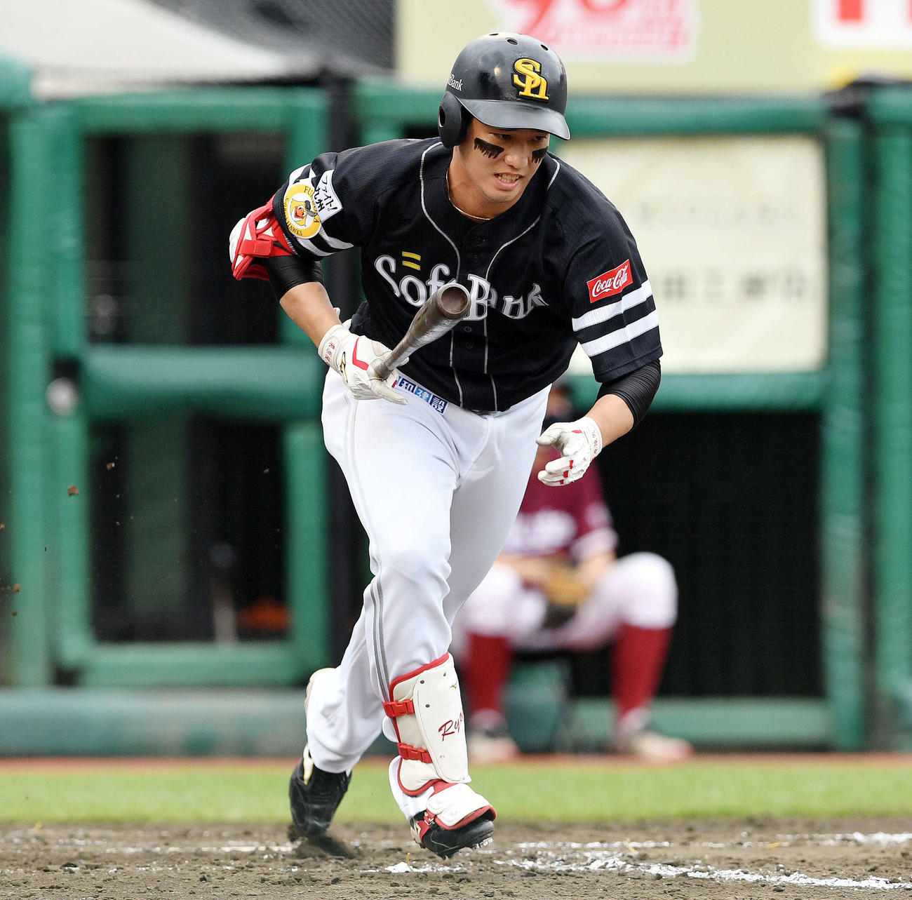 楽天対ソフトバンク　8回表ソフトバンク2死一塁、栗原は遊ゴロに倒れる（撮影・滝沢徹郎）