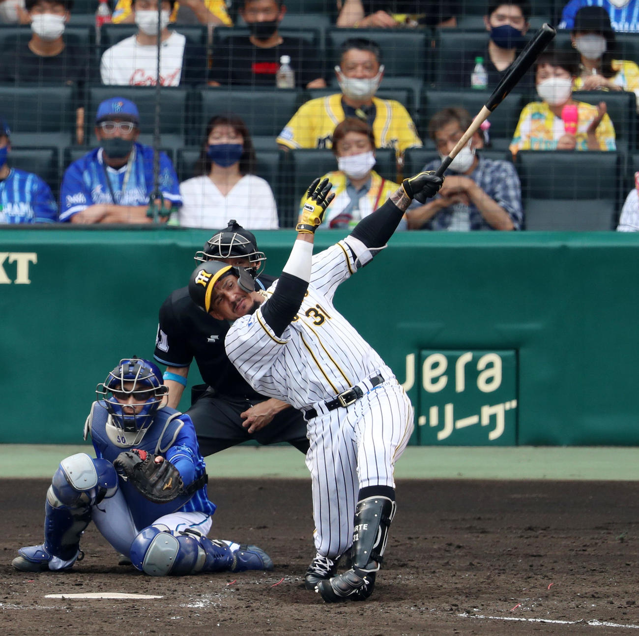 阪神対DeNA 5回裏阪神1死二塁、マルテは左翼線適時二塁打を放つ（撮影・加藤哉）
