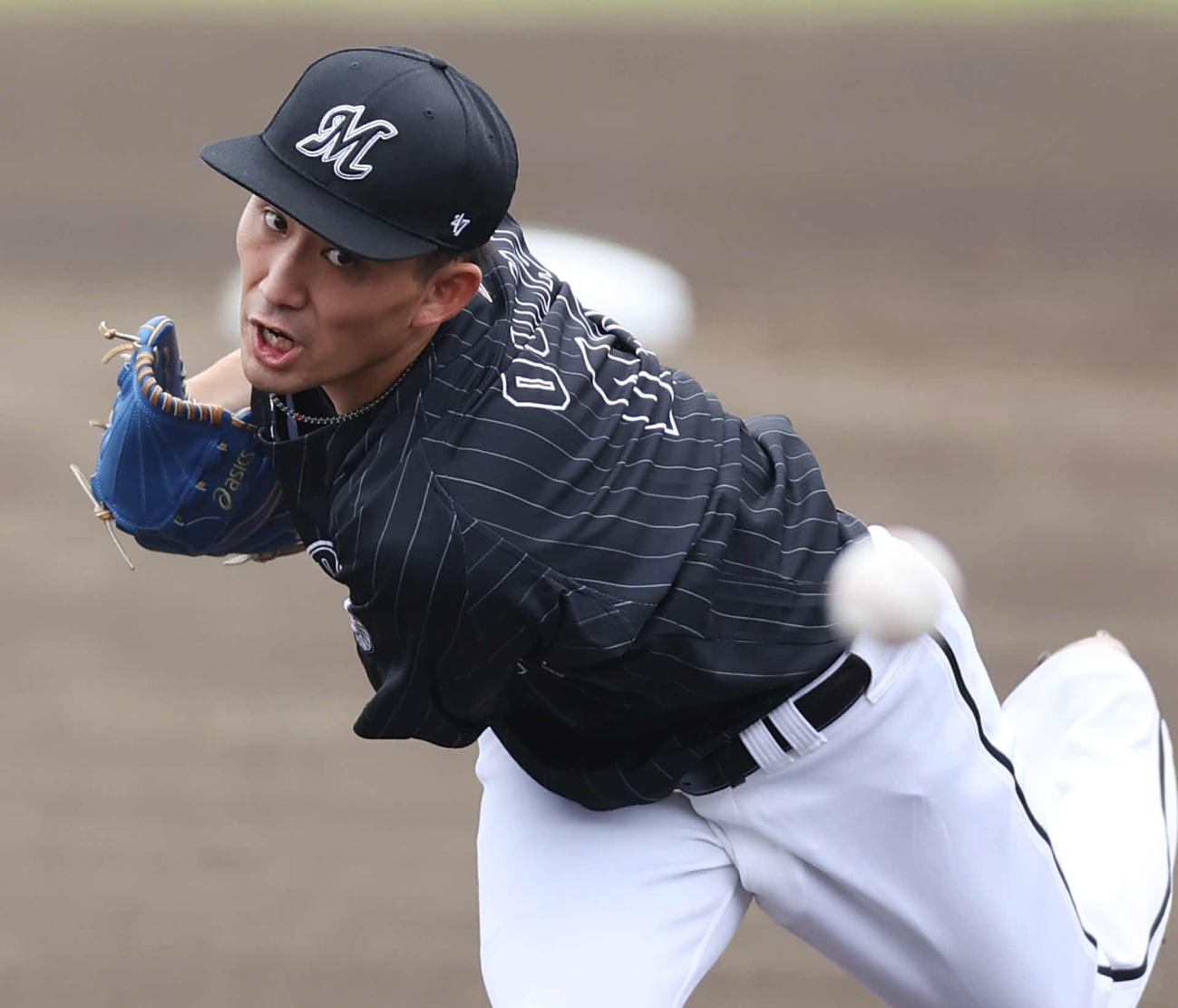 日本ハム対ロッテ　4勝目を挙げたロッテ小島（撮影・垰建太）
