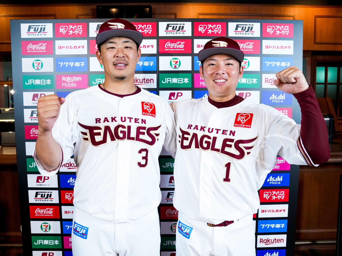 「マイナビオールスターゲーム2021」にファン投票で選出された楽天浅村（左）と松井（右）（球団提供）