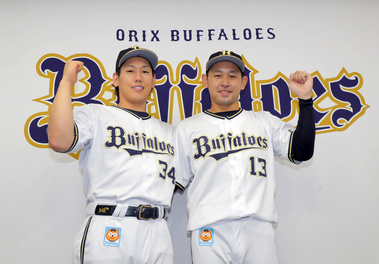 オールスターファン投票で選出されたオリックス吉田正（左）と宮城は本番での活躍を誓う
