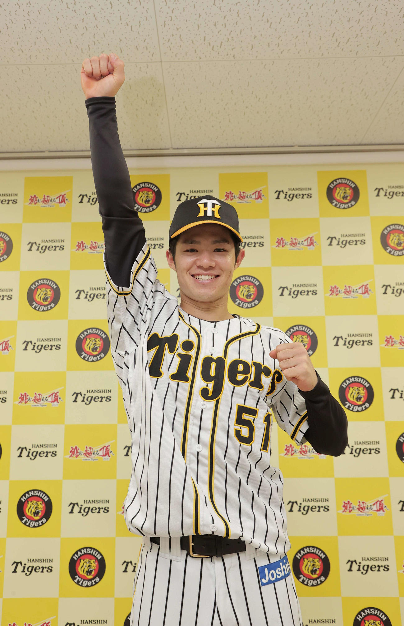 ファン投票で選出され感謝と喜びを表現する中野（代表撮影）