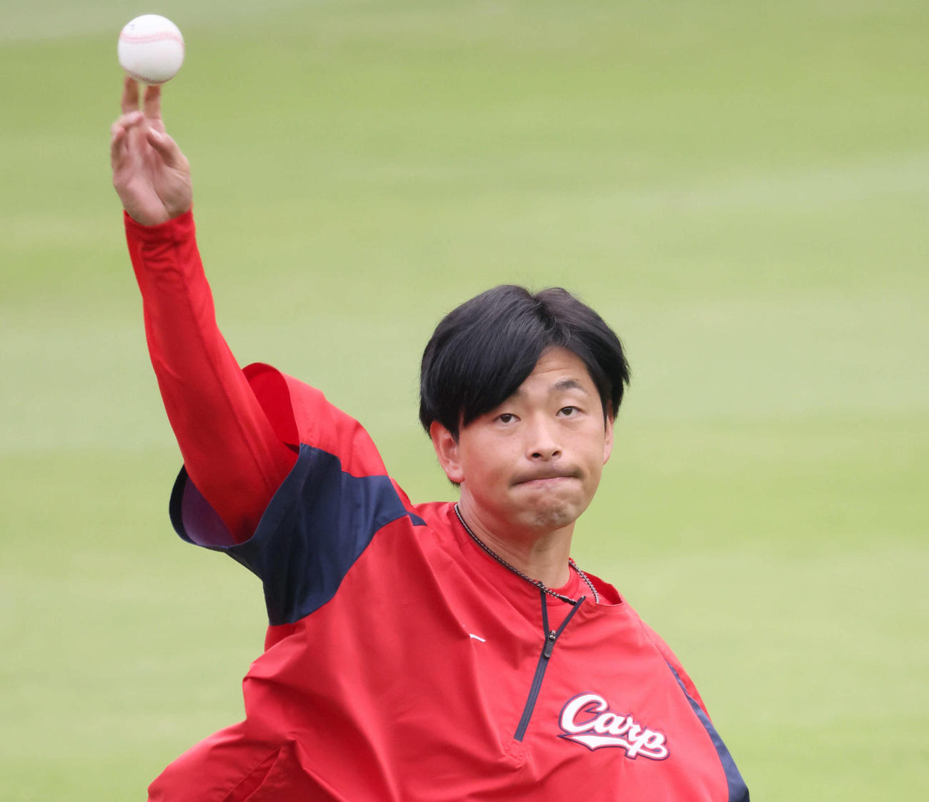 キャッチボールで調整する大瀬良（撮影・加藤孝規）