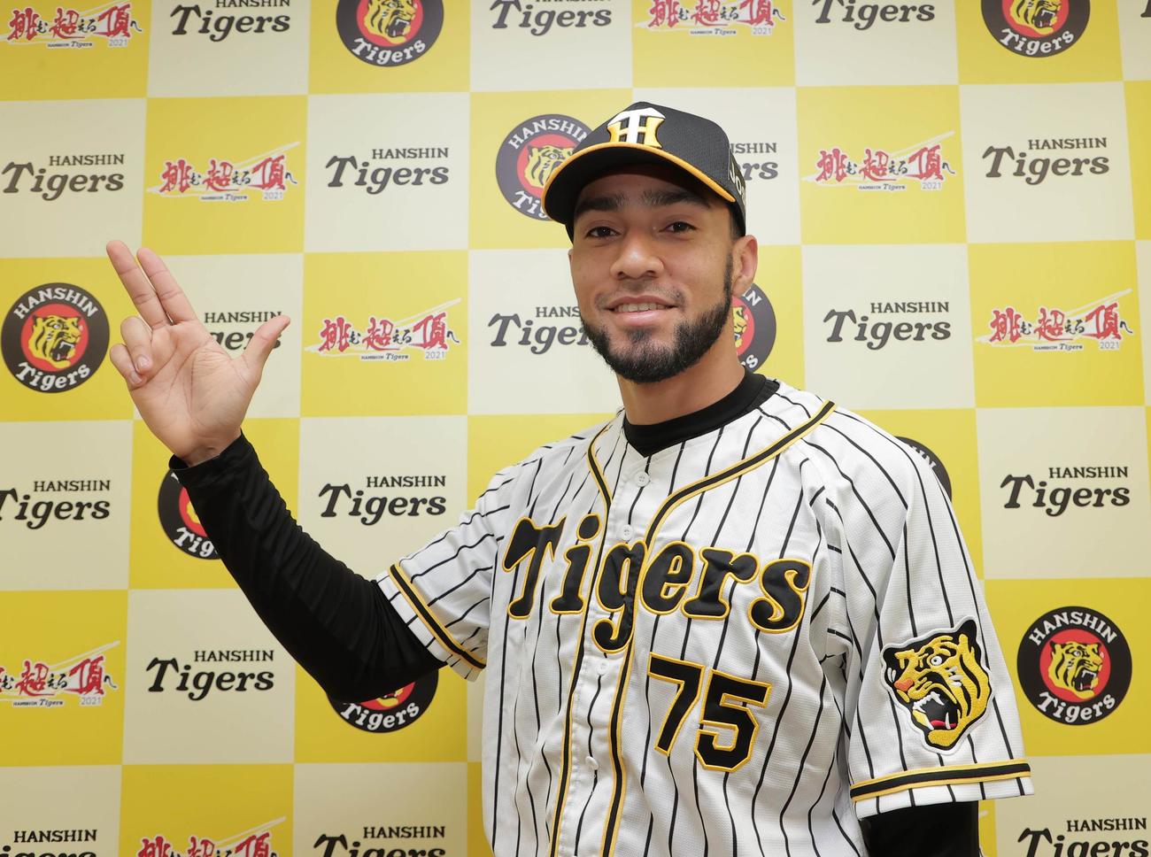 オールスターのファン投票で選出され、会見に臨んだスアレス（代表撮影）
