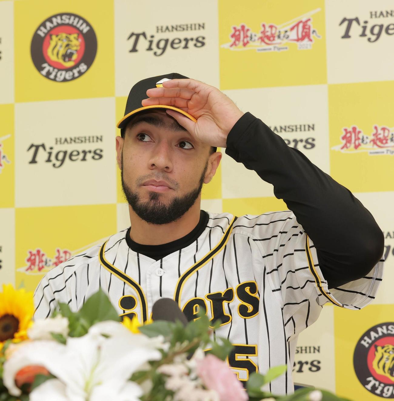 オールスターのファン投票で選出され、会見に臨んだスアレス（代表撮影）