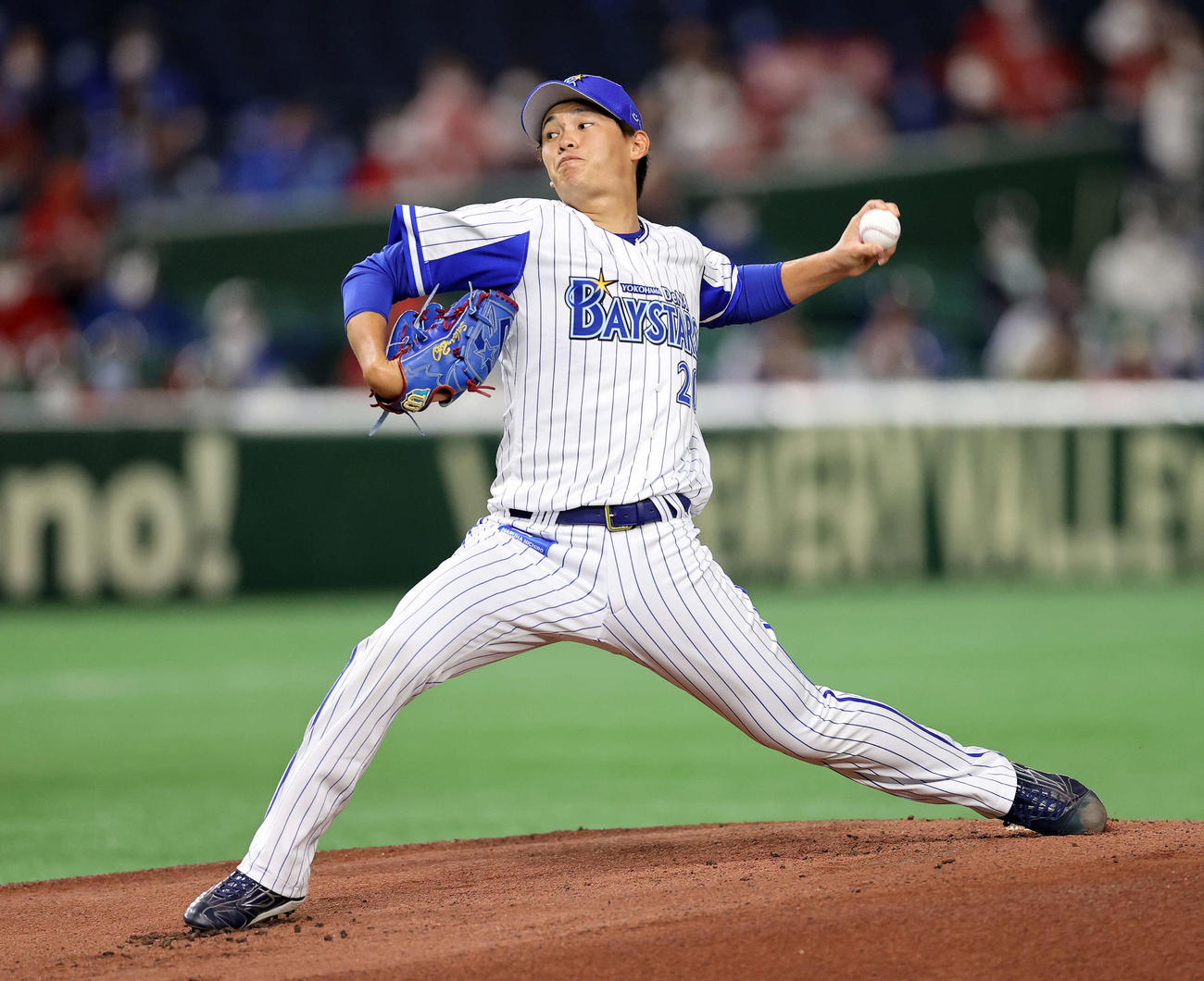 6月20日、DeNA対広島　先発し力投するDeNA坂本