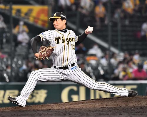 阪神対ヤクルト　阪神2番手で登場した岩崎（撮影・上田博志）