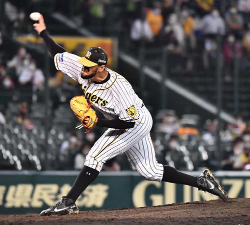 阪神対ヤクルト　阪神3番手で登場したロベルト・スアレス（撮影・上田博志）