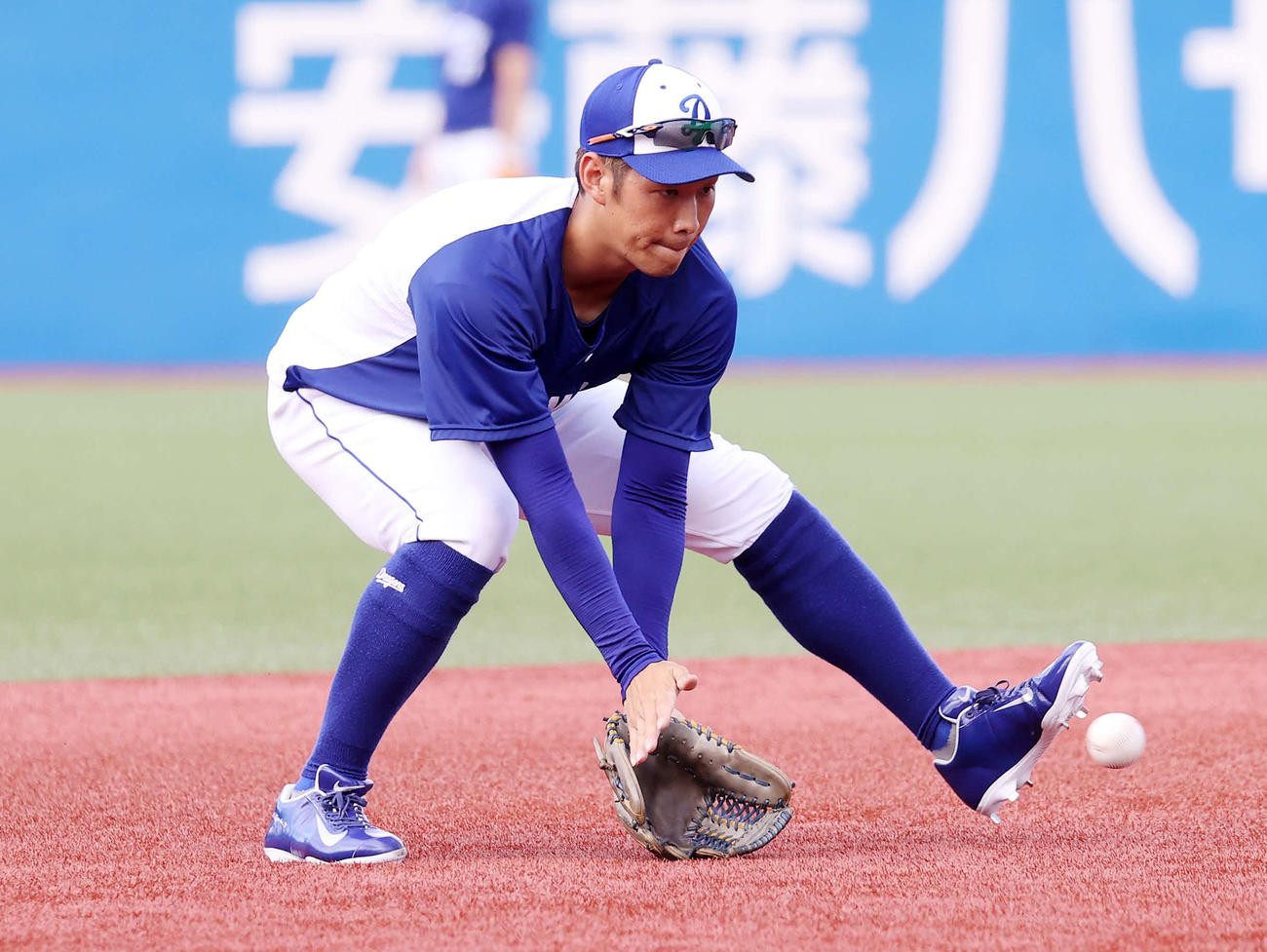 DeNA対中日　守備練習する中日京田（撮影・鈴木正人）