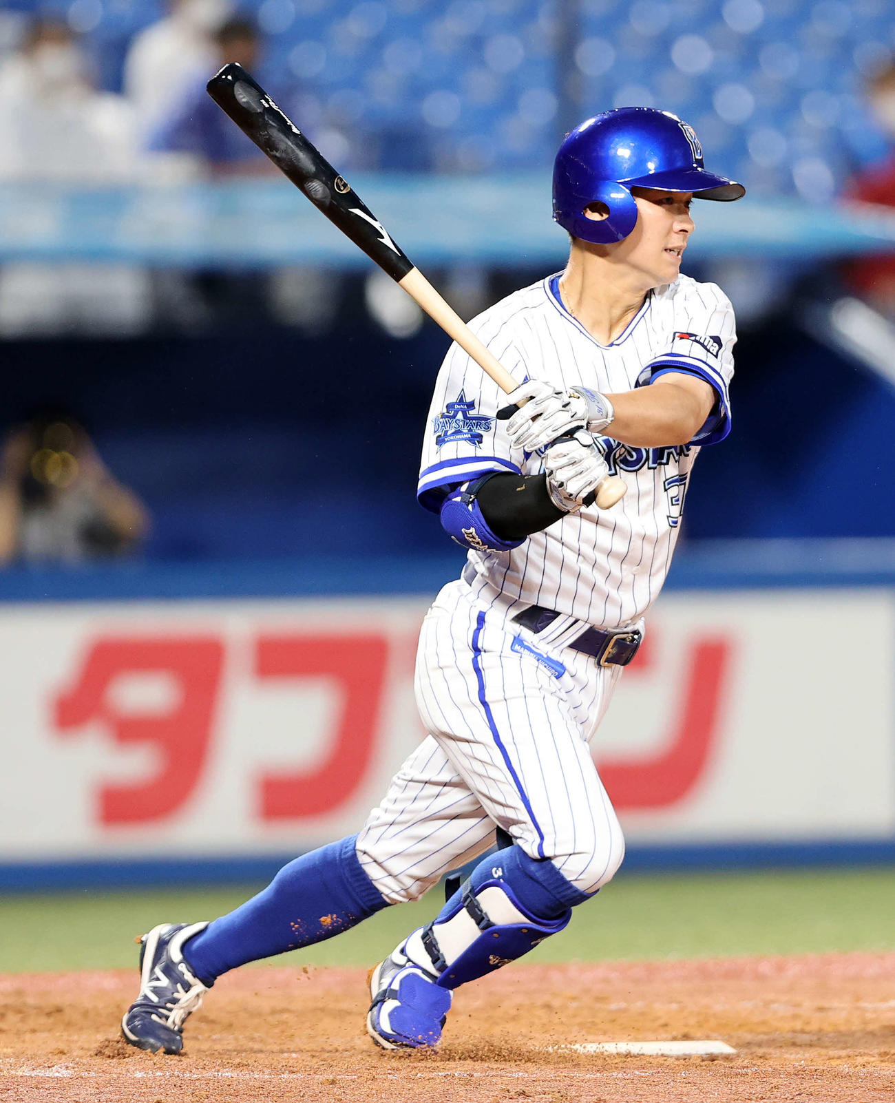 DeNA対中日　4回裏DeNA無死二塁、柴田は右越え適時二塁打を放つ（撮影・鈴木正人）