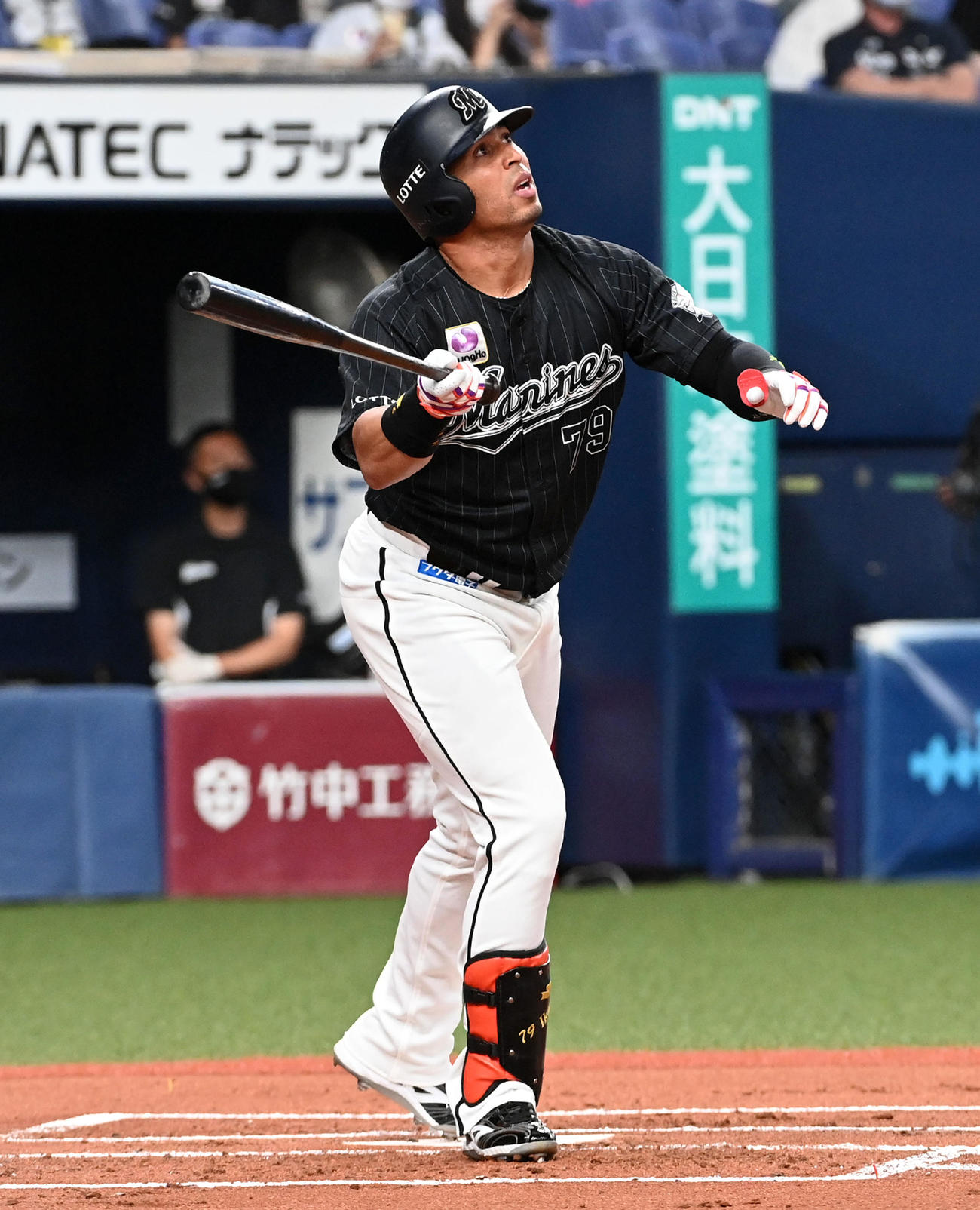 オリックス対ロッテ　1回表ロッテ2死二塁、マーティンは先制の右適時二塁打を放つ（撮影・前岡正明）
