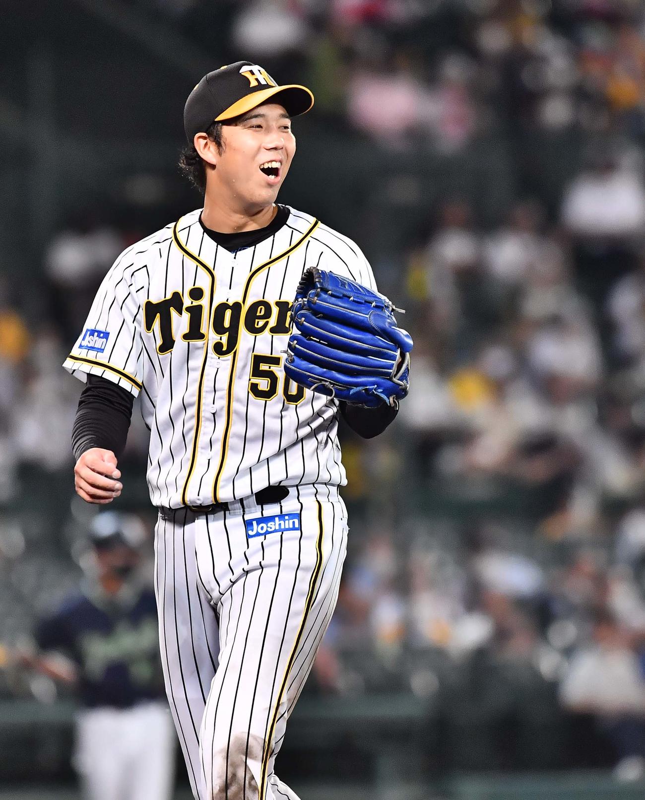 阪神対ヤクルト　7回2失点と好投し笑顔を見せる青柳晃洋（撮影・上田博志）