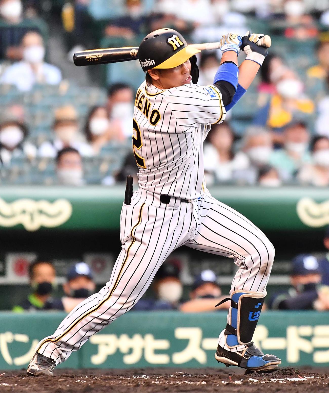阪神対ヤクルト　2回裏阪神2死、右前安打を放つ梅野（撮影・上田博志）