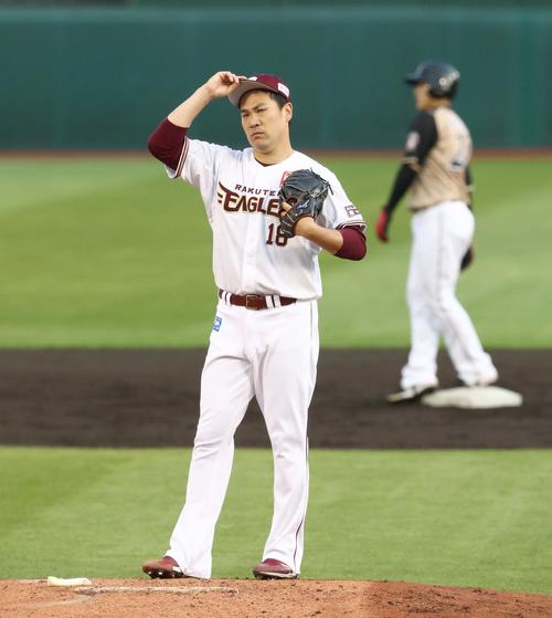楽天対日本ハム　2回表、失点し渋い表情の田中将（撮影・黒川智章）