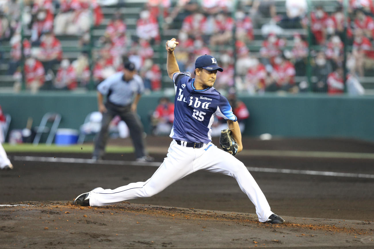 ソフトバンク対西武　西武先発の平井（撮影・屋方直哉）