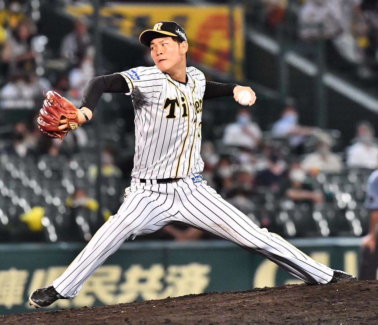 阪神対ヤクルト　2番手で登板する及川（撮影・上田博志）