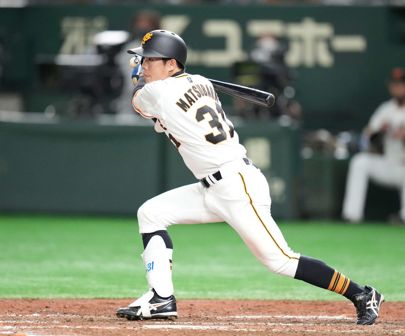 巨人対広島　5回裏巨人2死一、三塁、左前適時打を放つ松原（撮影・鈴木みどり）