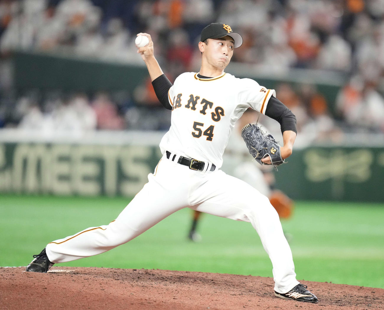 巨人対広島　7回表から5番手で登板した巨人直江（撮影・鈴木みどり）