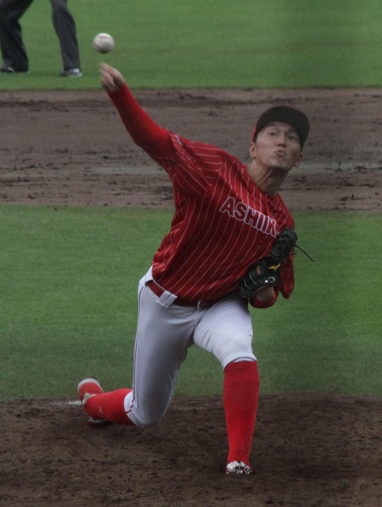 大会初出場の全足利クラブは中田智暁投手が先発して力投した