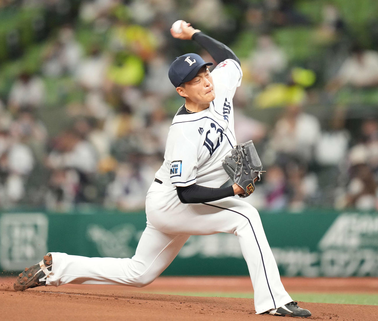 西武対オリックス　わずか3球で危険球退場となった西武佐々木の投球（撮影・鈴木みどり）