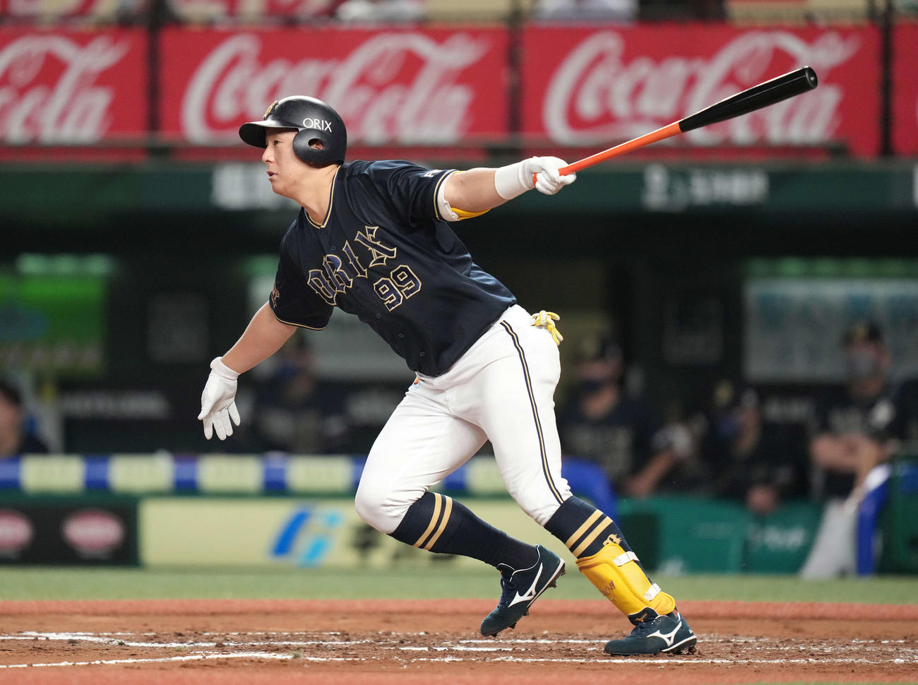 西武対オリックス　7回表オリックス1死一、二塁、左前適時打を放つ杉本（撮影・鈴木みどり）