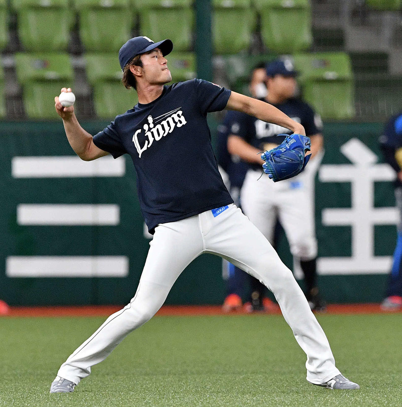 西武対オリックス　試合前練習でキャッチボールする西武今井（撮影・滝沢徹郎）