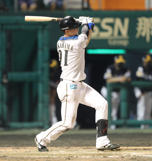 日本ハム対ソフトバンク　9回裏日本ハム無死、高浜祐仁は左越え本塁打を放つ（撮影・梅根麻紀）
